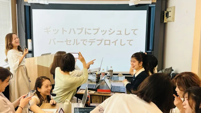 画面を見ながら説明しているところ